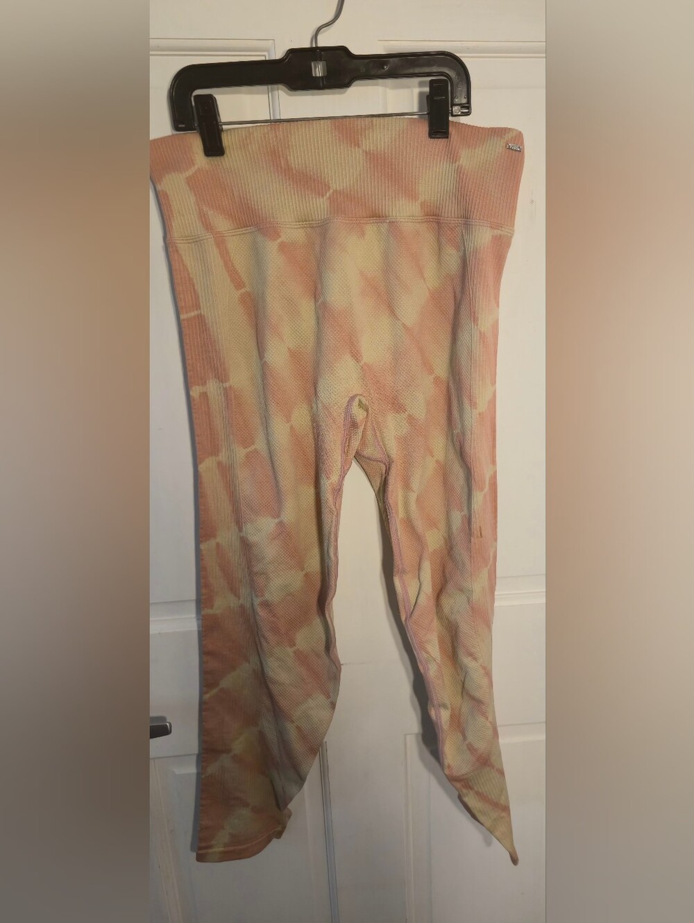 PINK Active Victoria's Secret Pink Ribbed Tie-Dye Leggings - Pink & Cream Size L